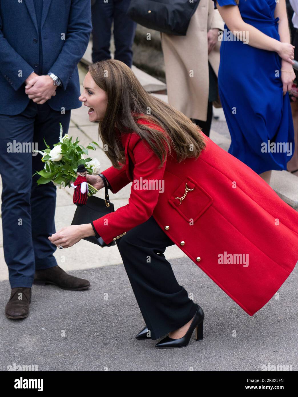 Swansea, Wales, UK. 27 September, 2022.  Catherine, Princess of Wales receives a posy of flowers as she visits St Thomas Church in Swansea , which has Stock Photo