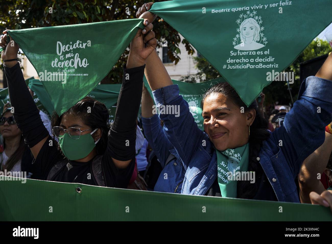 San Salvador, El Salvador. 28th Sep, 2022. Protesters chant slogans and hold up green scarves during a demonstration on the International Day of Action for the Right to Safe Abortion. On September 28, people around the world are protesting for the right to safe and legal access to abortion. Credit: Camilo Freedman/dpa/Alamy Live News Stock Photo