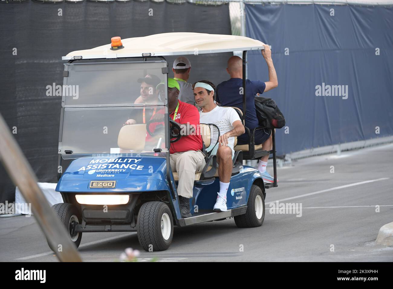 MIAMI GARDENS, FLORIDA - MARCH 26: (EXCLUSIVE COVERAGE) Roger Federer arrives on a golf cart for practice court day 9 of the Miami Open presented by Itau at Hard Rock Stadium on March 26, 2019 in Miami Gardens, Florida People: Roger Federer Credit: Storms Media Group/Alamy Live News Stock Photo