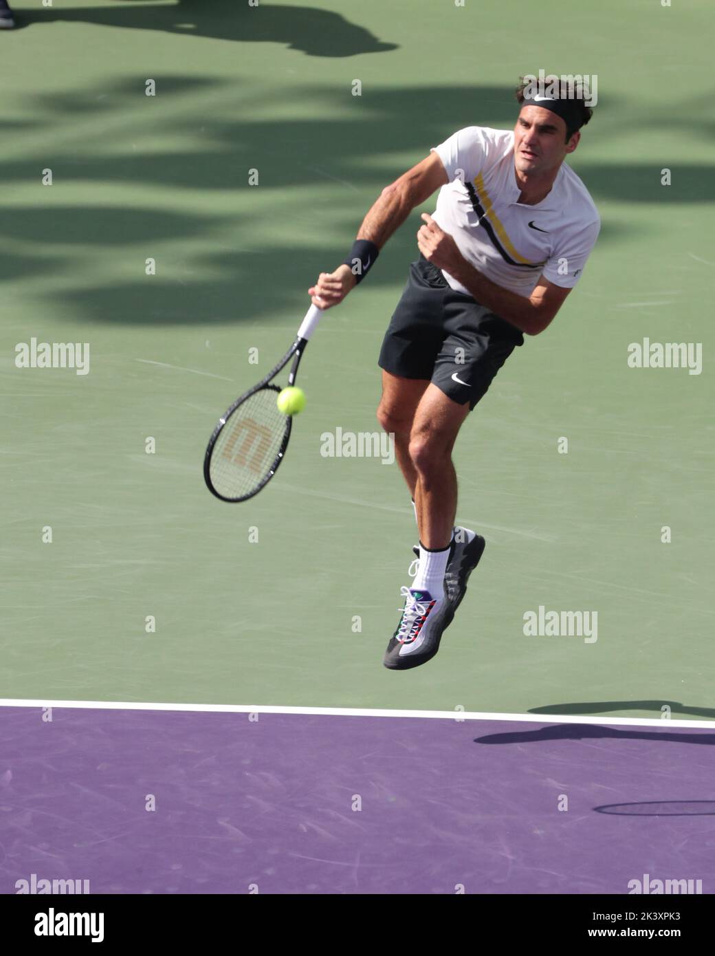 KEY BISCAYNE, FL - MARCH 24: Roger Federer during day 6 of the Miami Open Presented by Itau at Crandon Park Tennis Center on March 24, 2018 in Key Biscayne, Florida. People: Roger Federer Credit: Storms Media Group/Alamy Live News Stock Photo