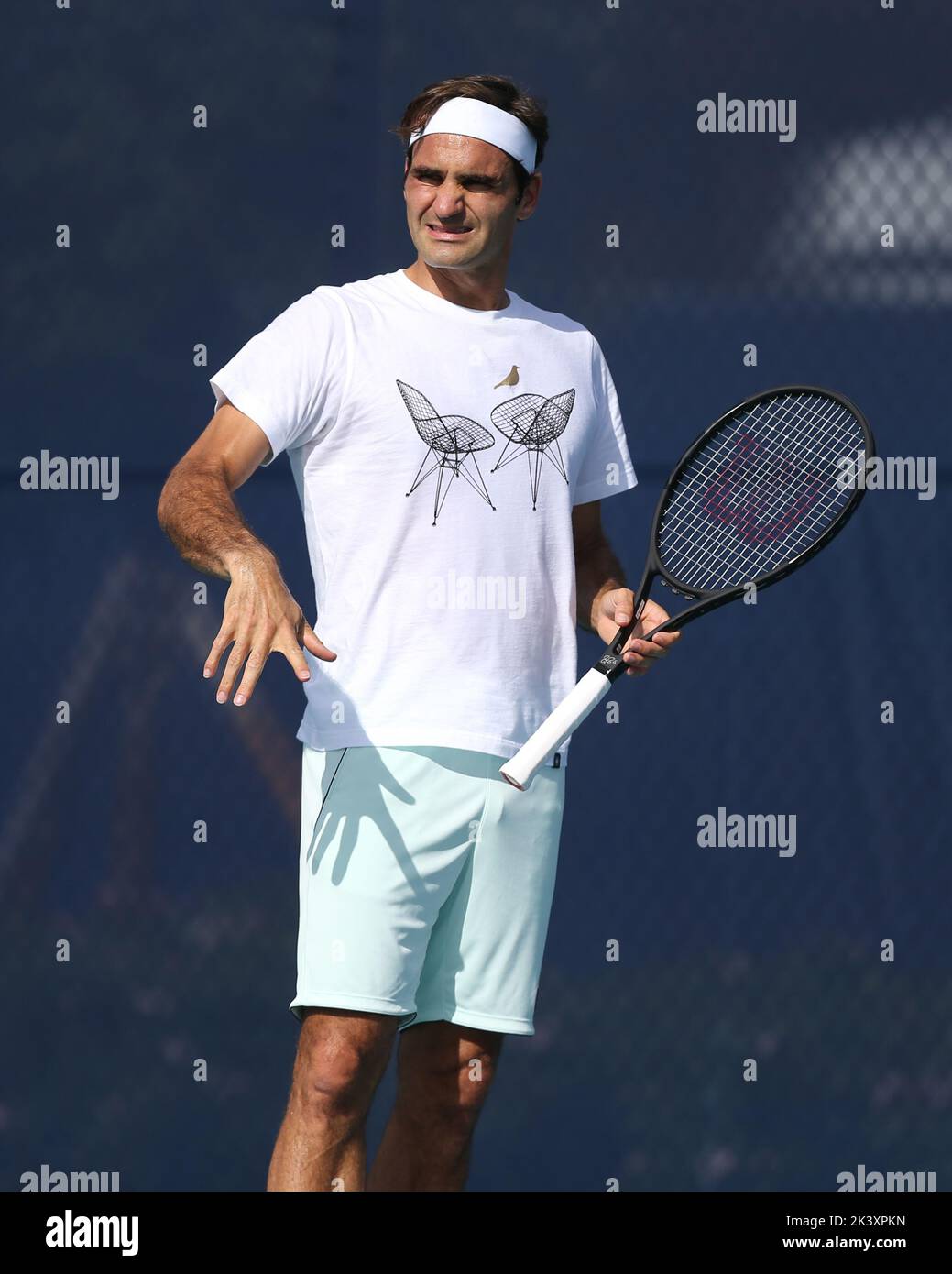 MIAMI GARDENS, FLORIDA - MARCH 29: Roger Federer of Switzerland prior to his match with Dennis Shapovalov of Canada in the semi finals of the Miami Open at the Hard Rock Stadium on March 29, 2019 in Miami Gardens, Florida. People: Roger Federer Credit: Storms Media Group/Alamy Live News Stock Photo