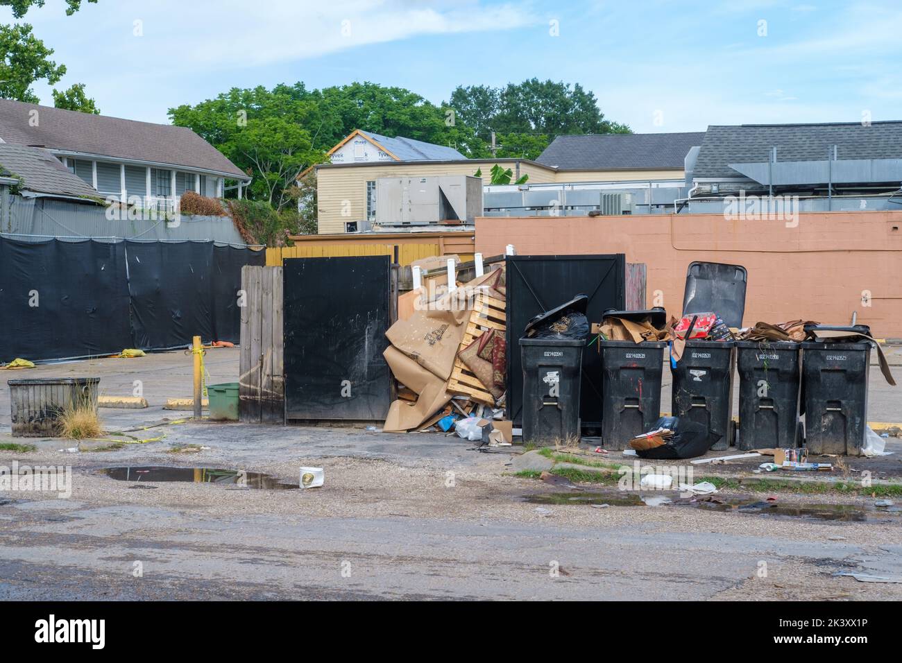 NEW ORLEANS, LA, USA - JULY 3, 2022: Overflowing trash in violation of city ordinances at Fresco Cafe and Pizzeria on Maple Street Stock Photo