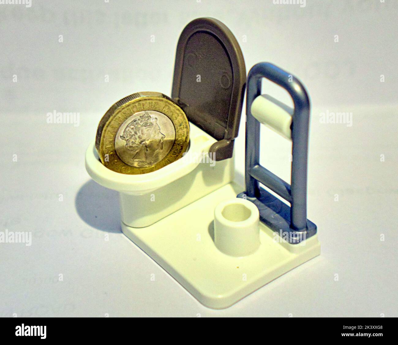 Glasgow, Scotland, UK 29th September, 2022. Concept of current news item Pound goes down toilet as it heads to parity with the dollar. Credit Gerard Ferry/Alamy Live News Stock Photo