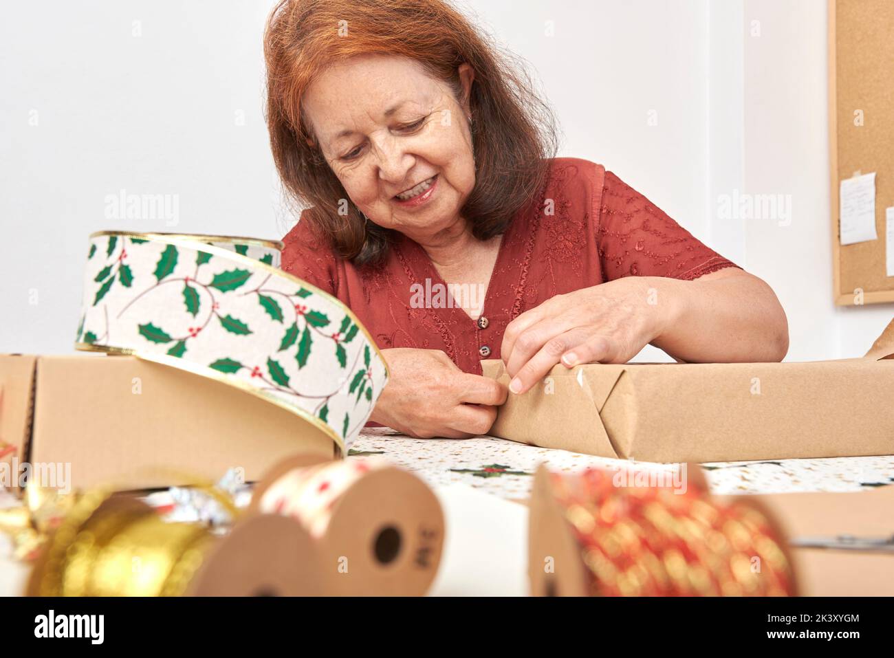 Hispanic mature woman wrapping hi-res stock photography and images - Alamy