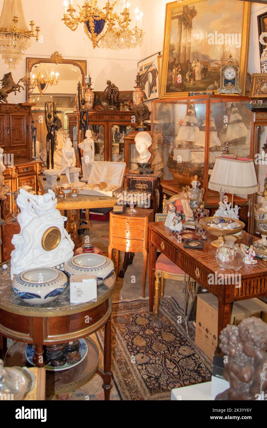 Antique shops in france hires stock photography and images Alamy