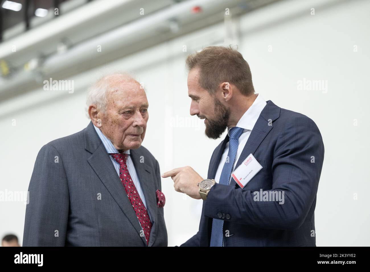 28 September 2022, Baden-Württemberg, Künzelsau: Reinhold Würth, founder of the Würth Group, and his son Benjamin, take a tour of the Curio Innovation Center of the Würth Trading Group. According to the company, which is known for screws and dowels, laboratories and workplaces for around 250 people are available on an area of around 15,500 square meters. Photo: Marijan Murat/dpa Stock Photo