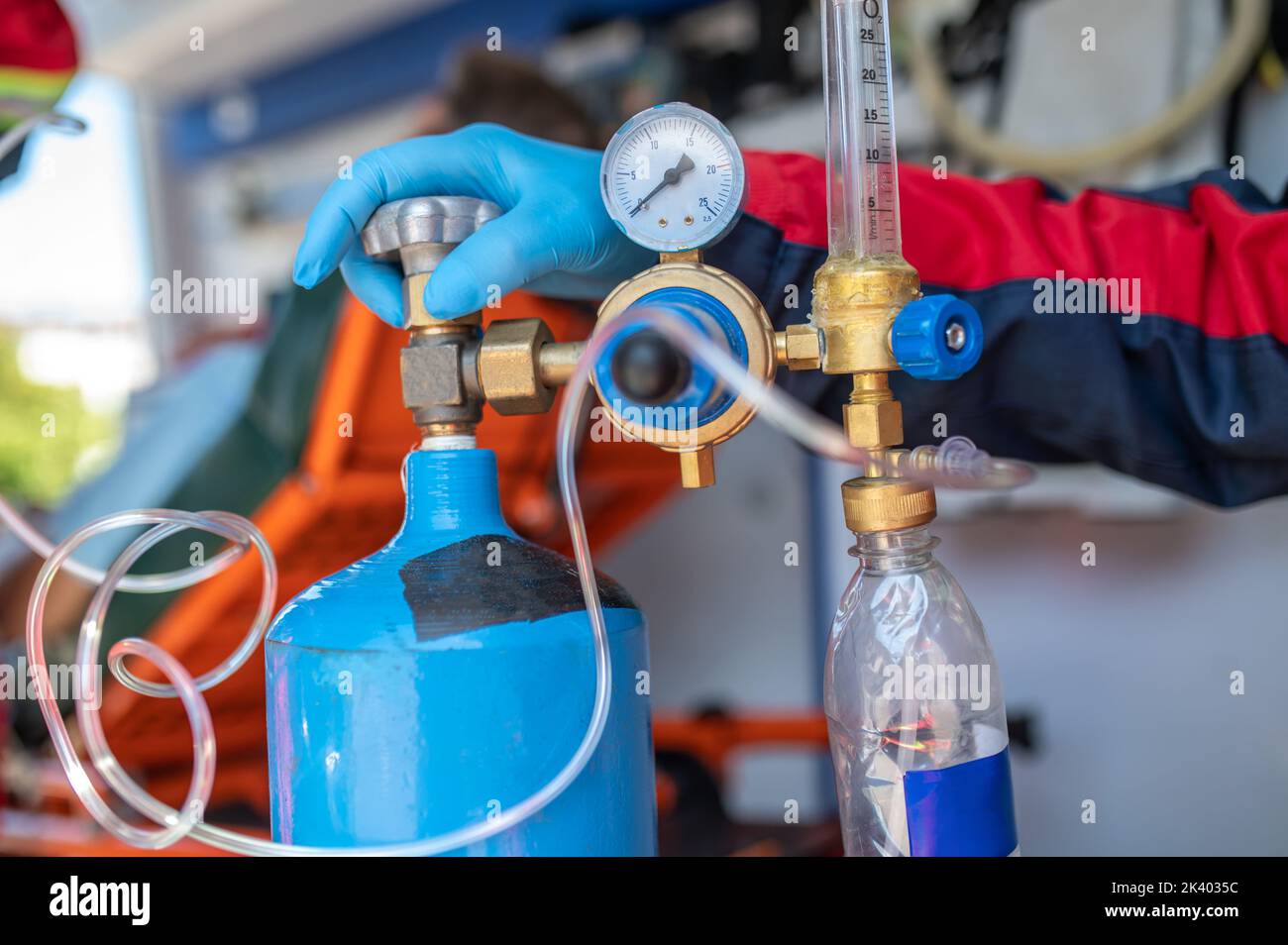 Experienced ambulance doctor preparing the medical equipment for oxygen therapy Stock Photo