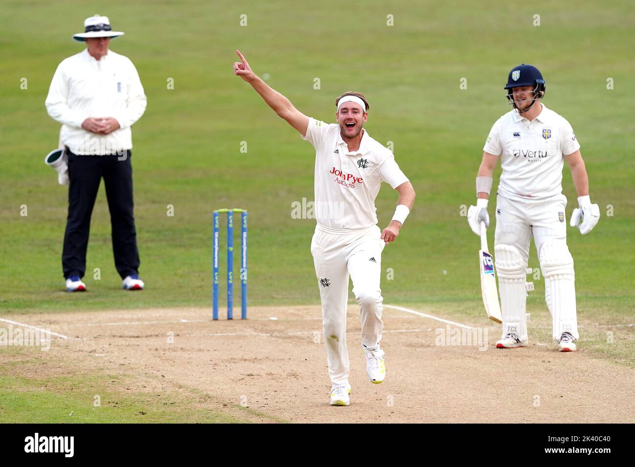 Nottinghamshire's Stuart Broad celebrates the wicket of Durham's Scott Borthwick during day four of the LV= Insurance County Championship, Division two match at Trent Bridge, Nottingham. Picture date: Thursday September 29, 2022. Stock Photo