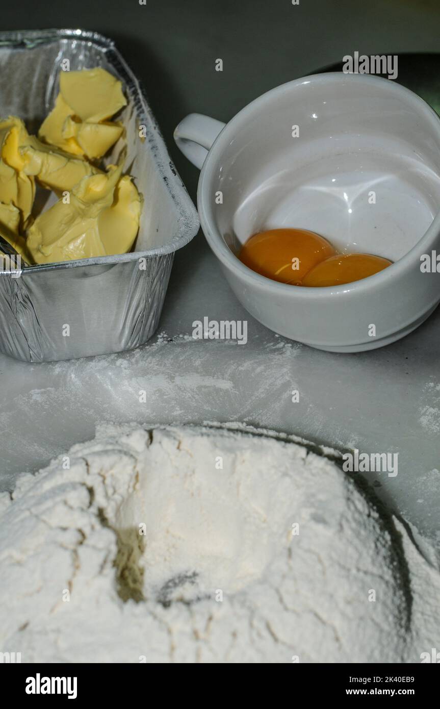 Volcano of flour to knead the shortcrust pastry Stock Photo Alamy