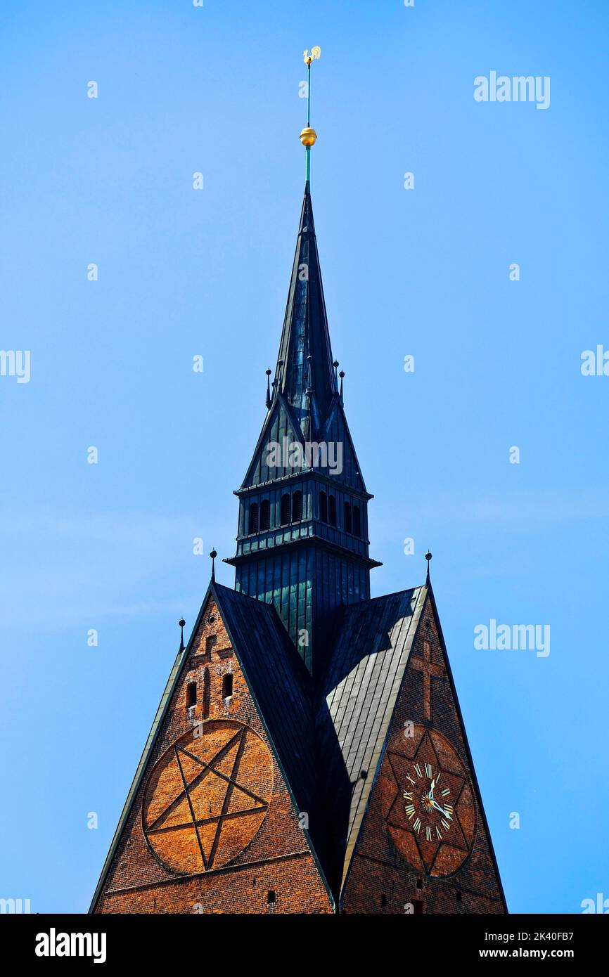 steeple of Marktkirche St. Georgii et Jacob with pentagram and hexagram with tower clock, Germany, Lower Saxony, Hanover Stock Photo