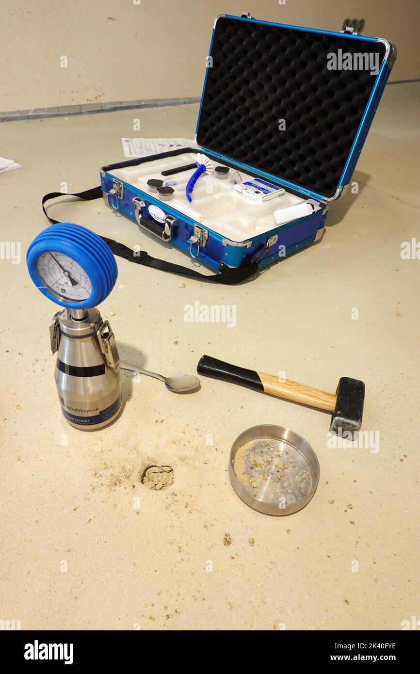 technical equipment for a calcium carbide measurement to determine the residual moisture in the screed, Germany Stock Photo