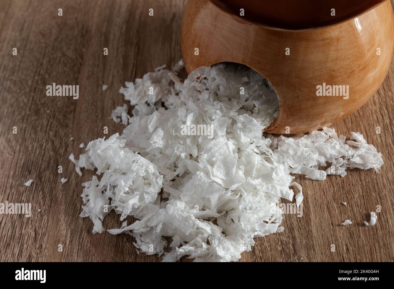 Paper litter substrate for rodents Stock Photo Alamy