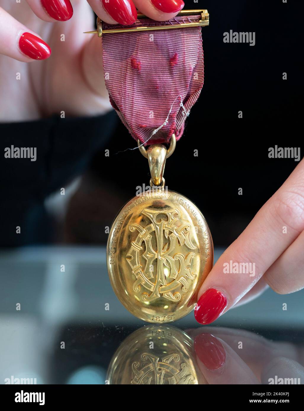 Bellmans, London, UK. 29 September 2022. The Autumn Fine Jewellery Sale at Bellmans. Image: Royal interest: Victorian 18ct Gold Diamond and Enamel Commemorative Locket, an applied monogram on the reverse and inscription Reception of H.R.H. The Prince of Wales, 1876, estimate of £2,000-3,000. Credit: Malcolm Park/Alamy Live News Stock Photo