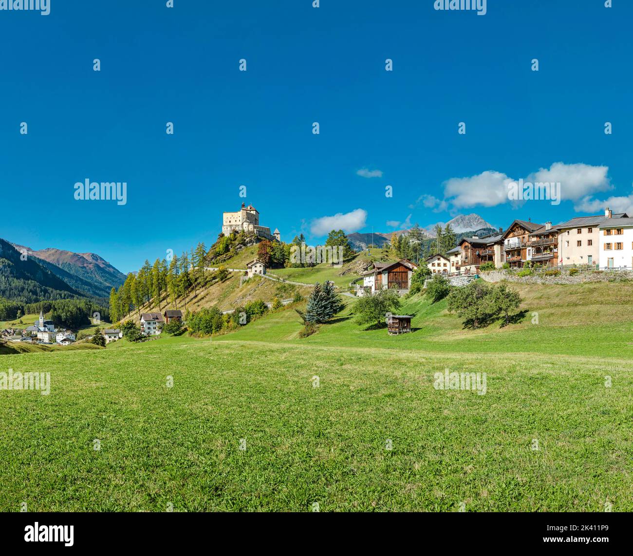 Tarasp castle with scattered houses of the village *** Local Caption ***  Tarasp - Scuol,  Graubünden, Switzerland, city, village, field, meadow, autu Stock Photo