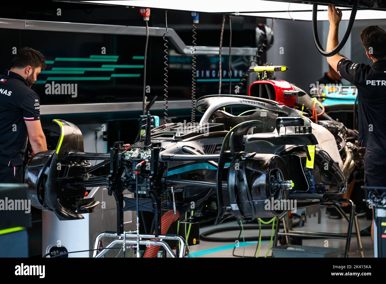 Mercedes AMG F1 Team W13, mechanical detail in the garage, box, during the Formula 1 Singapore Airlines Singapore Grand Prix 2022, 17th round of the 2022 FIA Formula One World Championship from September 30 to October 02, 2022 on the Marina Bay Street Circuit, in Singapore - Photo: Florent Gooden / Dppi/DPPI/LiveMedia Stock Photo