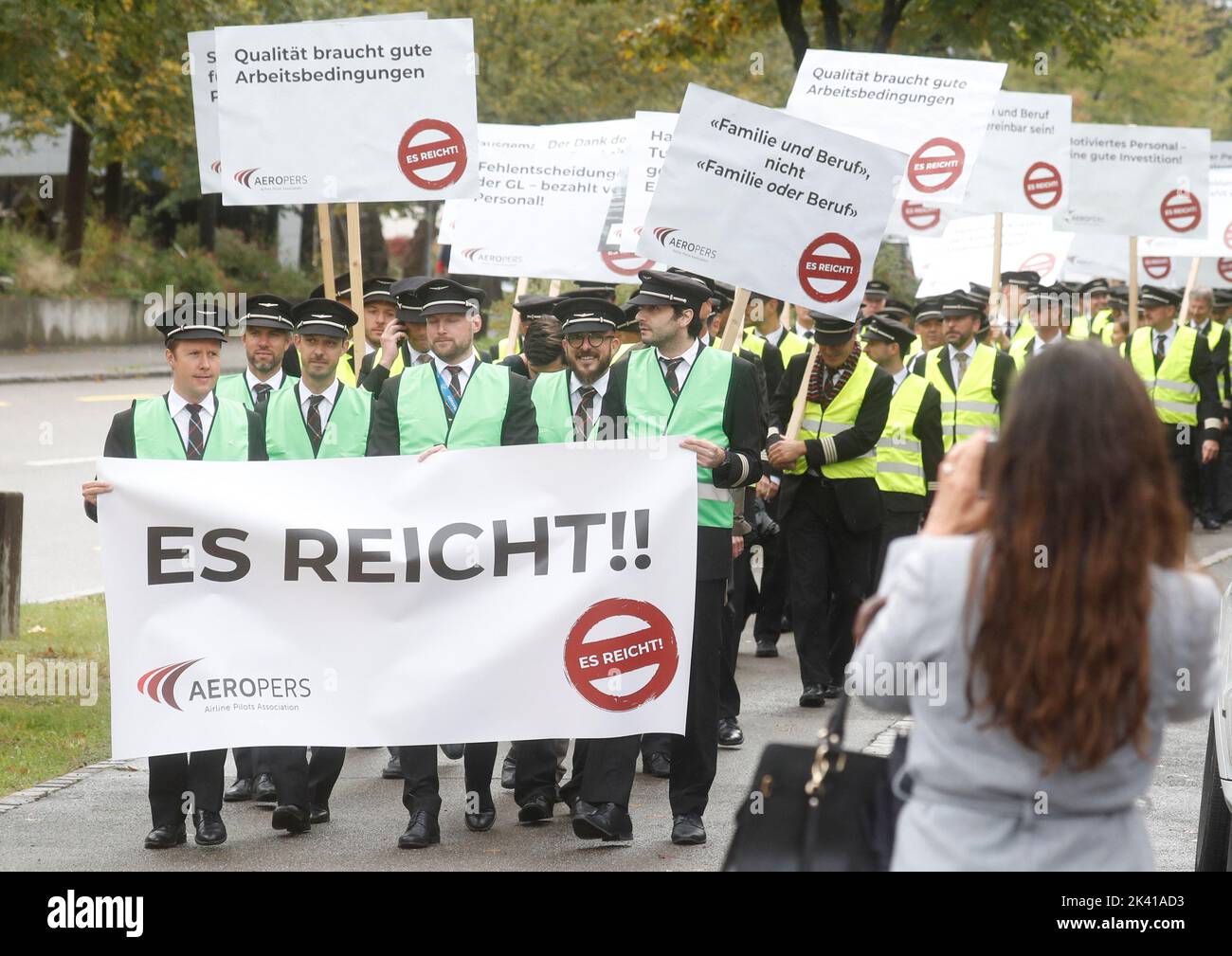 Members of AEROPERS - Airline Pilots Association carry posters on their march to protest in front of the headquarters of Swiss International Air Lines in Kloten, Switzerland September 29,  2022.  REUTERS/Arnd Wiegmann Stock Photo