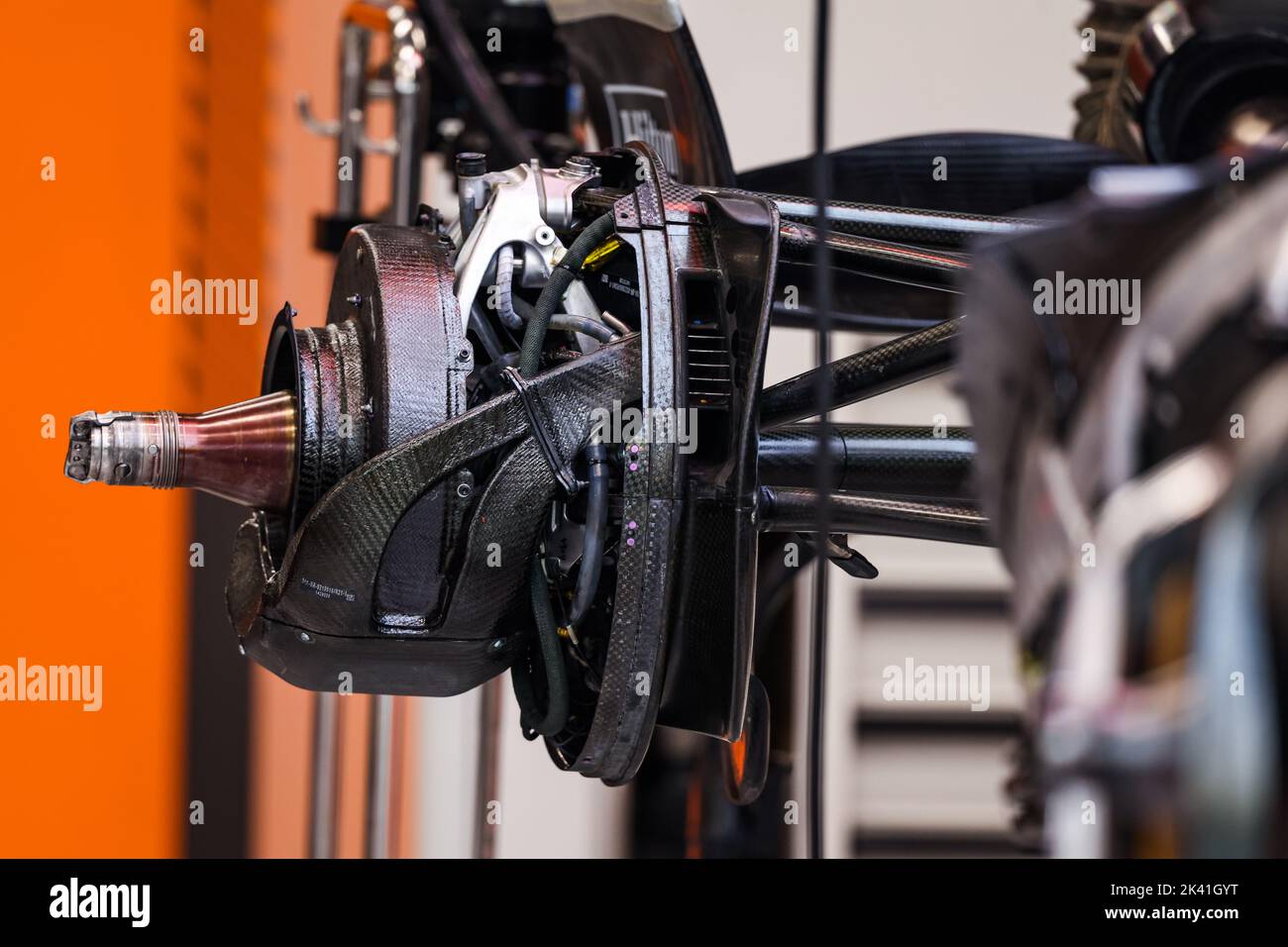 McLaren F1 Team MCL36, mechanical detail of the rear brakes during the Formula 1 Singapore Airlines Singapore Grand Prix 2022, 17th round of the 2022 FIA Formula One World Championship from September 30 to October 02, 2022 on the Marina Bay Street Circuit, in Singapore - Photo: Florent Gooden / Dppi/DPPI/LiveMedia Stock Photo