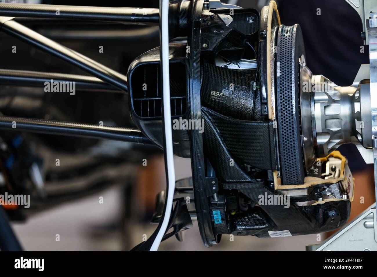Scuderia AlphaTauri AT03, mechanical detail of the front brake during the Formula 1 Singapore Airlines Singapore Grand Prix 2022, 17th round of the 2022 FIA Formula One World Championship from September 30 to October 02, 2022 on the Marina Bay Street Circuit, in Singapore - Photo: Florent Gooden / Dppi/DPPI/LiveMedia Stock Photo