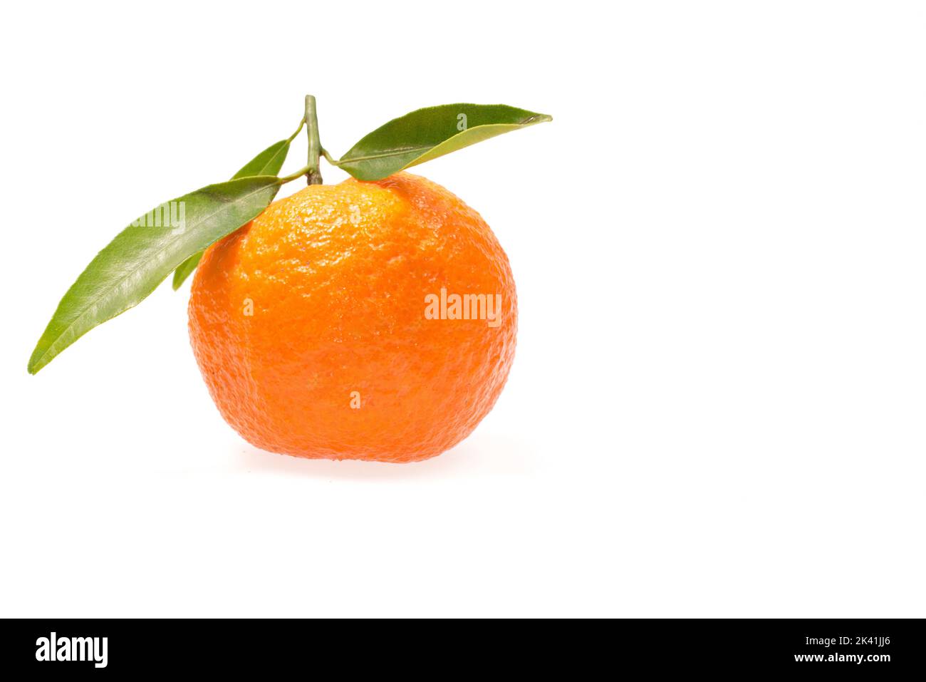 Fresh clementine with green leaves Stock Photo Alamy
