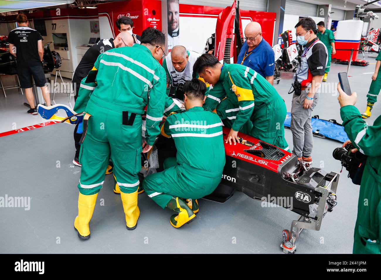 FIA safety extrication exercises during the Formula 1 Singapore Airlines Singapore Grand Prix 2022, 17th round of the 2022 FIA Formula One World Championship from September 30 to October 02, 2022 on the Marina Bay Street Circuit, in Singapore - Photo: Antonin Vincent / Dppi/DPPI/LiveMedia Stock Photo