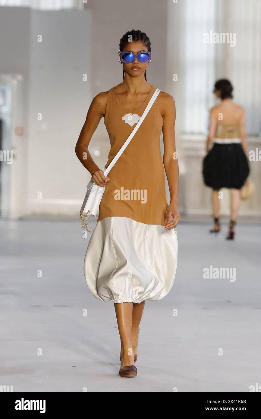 Model on the runway of Victoria/Tomas fashion show during Paris Fashion Week on September 28, 2022 in Paris, France. Photo by Alain Gil-Gonzalez/ABACAPRESS.COM Stock Photo