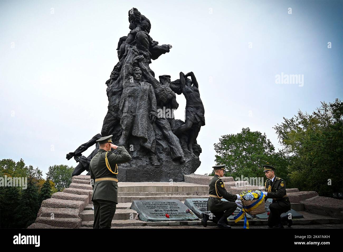 Kyiv, Ukraine. 29th Sep, 2022. Ukrainian Honor Guards place a basket of flowers marking the 81st anniversary of the Babyn Yar tragedy, at the Babyn Yar National Historical and Memorial Reserve, September 29, 2022 in Kiev, Ukraine. The events honored the memory of all the victims of the mass executions of civilians by the Nazis in occupied Kyiv during World War II. Credit: Planetpix/Alamy Live News Stock Photo