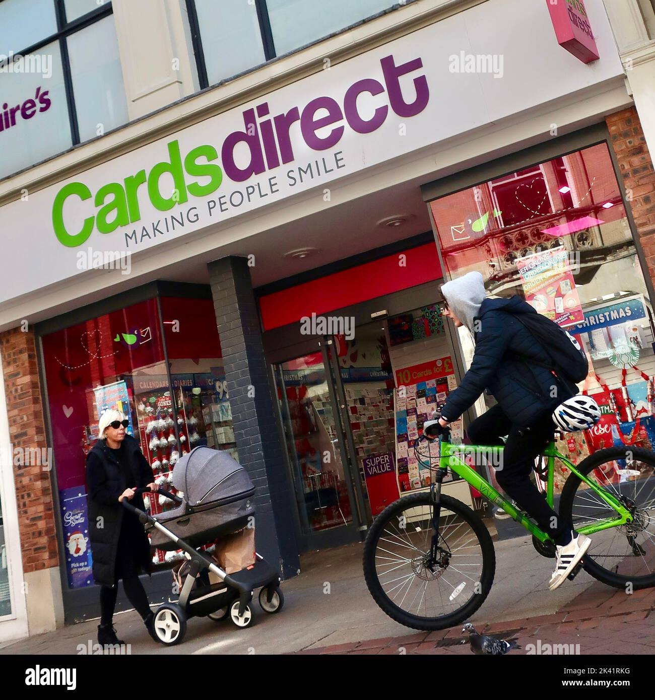Ipswich, Suffolk, UK 29 September 2022 Bright sunny autumn