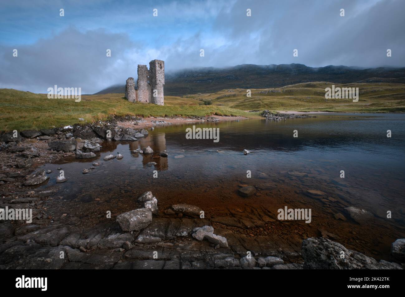 A old castle on the shore mountain lake. Ardvreck Castle on the shore of Loch Assynt, north west Highlands, Scotland Stock Photo