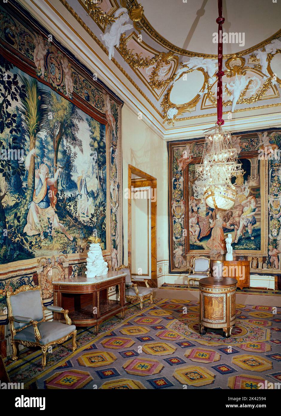 CAMARA DE LA REINA MARIA CRISTINA FOTO AÑOS 60. Location PALACIO