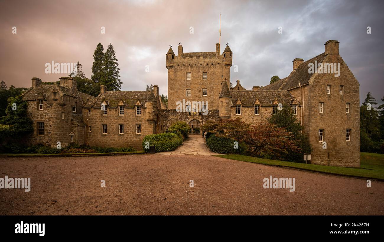 An early start at Cawdor Castle to shoot the Rat Race Coast to Coast 2022 put me outside this magnificent old fortress with glorious early morning lig Stock Photo