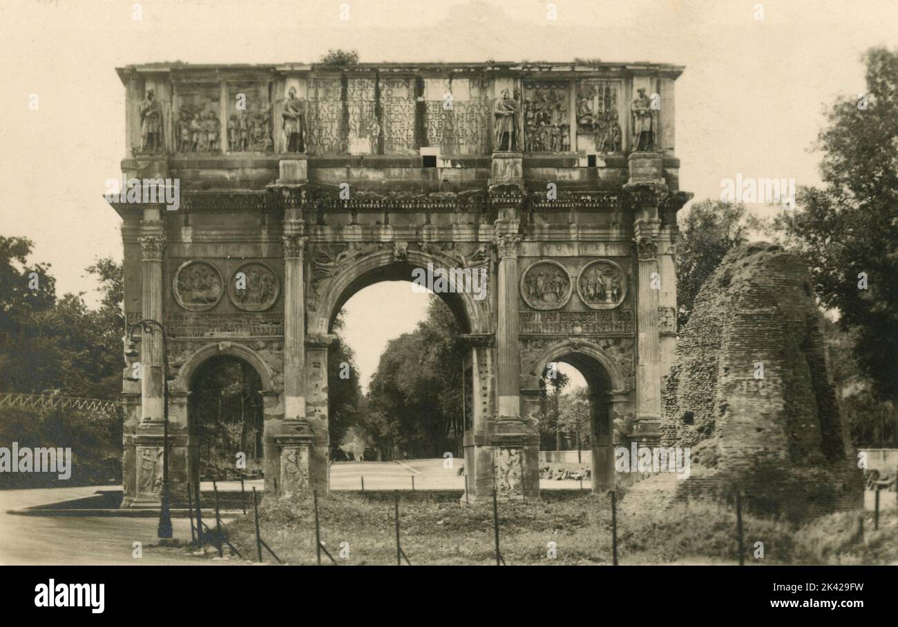 View of the Arch of Constantine and Meta Sudans, Rome, Italy 1930s Stock Photo