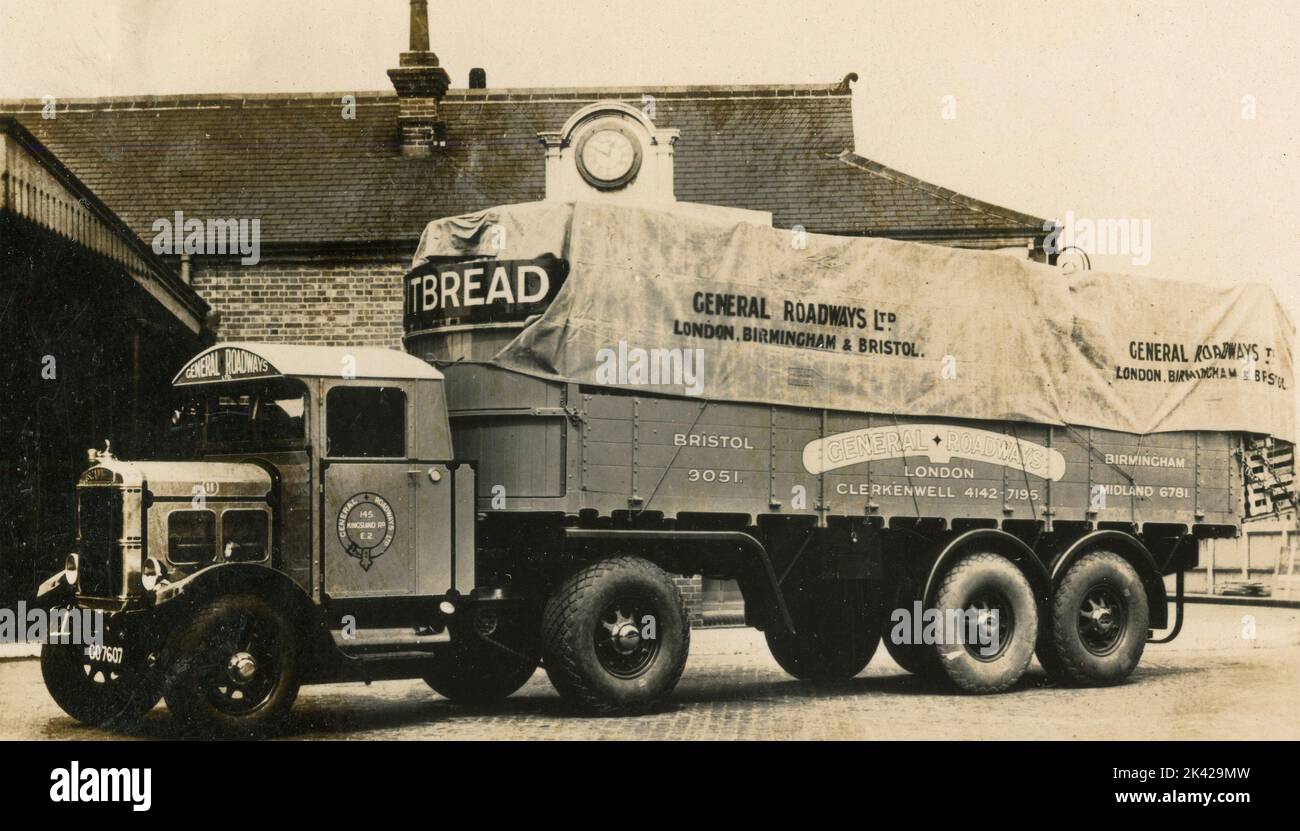 British truck Scammell Bogie type eight wheeler on pneumatic tyres, UK 1950s Stock Photo