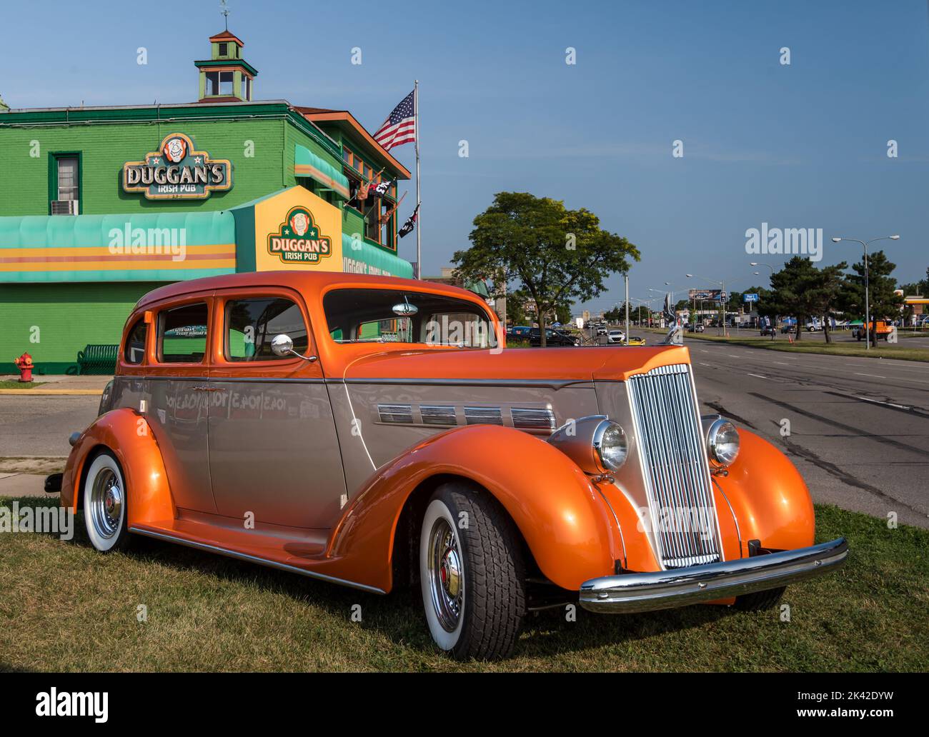ROYAL OAK, MI/USA - AUGUST 16, 2019: A 1937 Packard 115 car near popular Duggan's Irish Pub, Woodward Dream Cruise route. Stock Photo