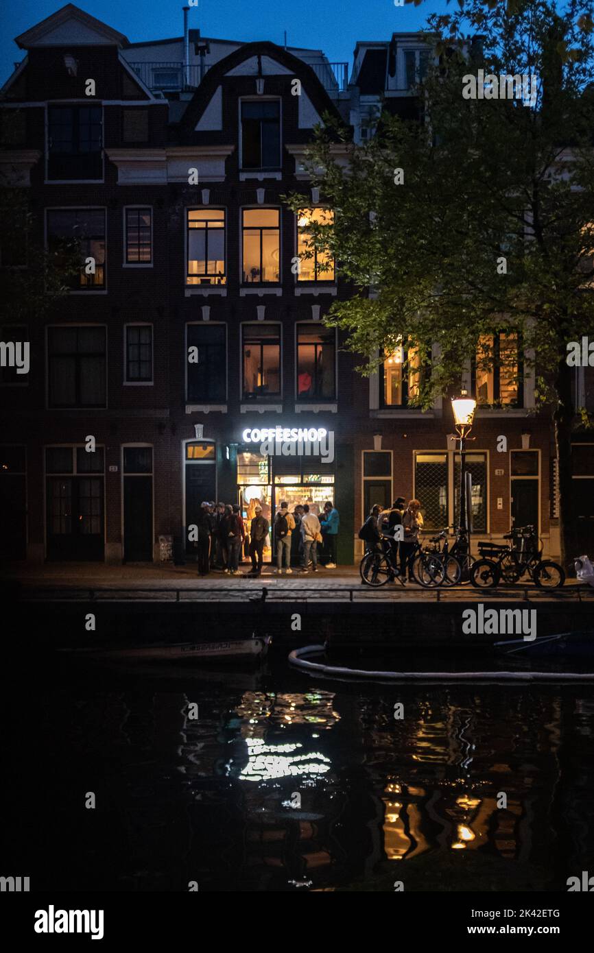 Amsterdam, Netherlands, Old Town, The Bulldog, allegedly the city's first coffee  shop, canabis trade, sale Stock Photo - Alamy