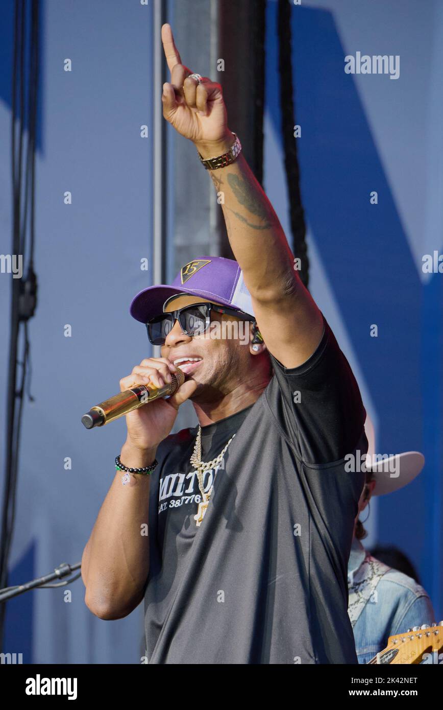 NEW YORK, NY, USA - AUGUST 19, 2022: Jimmie Allen Performs on FOX & friends All-American Summer Concert Series at FOX Square. Stock Photo