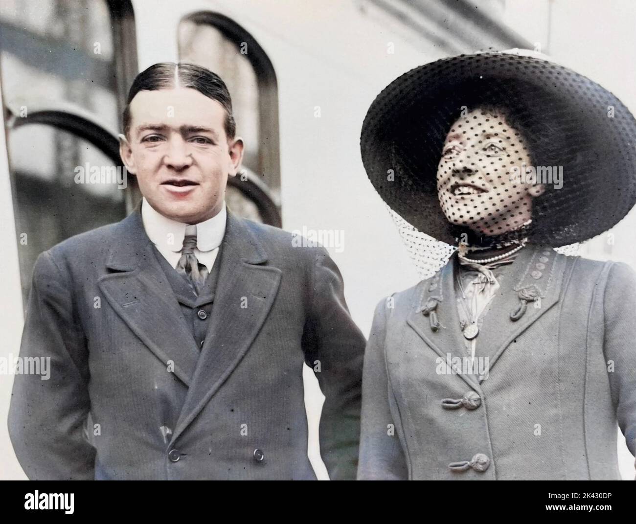 ERNEST SHACKLETON  (1874-1922) Anglo-Irish Antarctic explorer with his wife Emily Dorman arriving in New York in June 1921. Photo: Baines News Service. Stock Photo