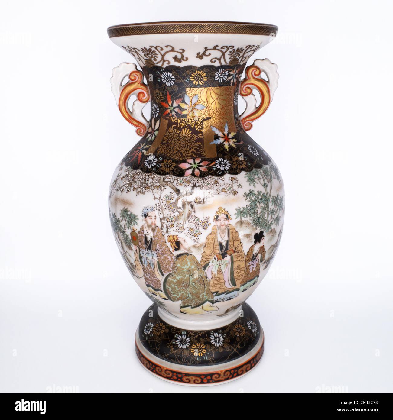 Fine Japanese Kutani Porcelain Vase in Satsuma Style by Eizan 英山 Stock