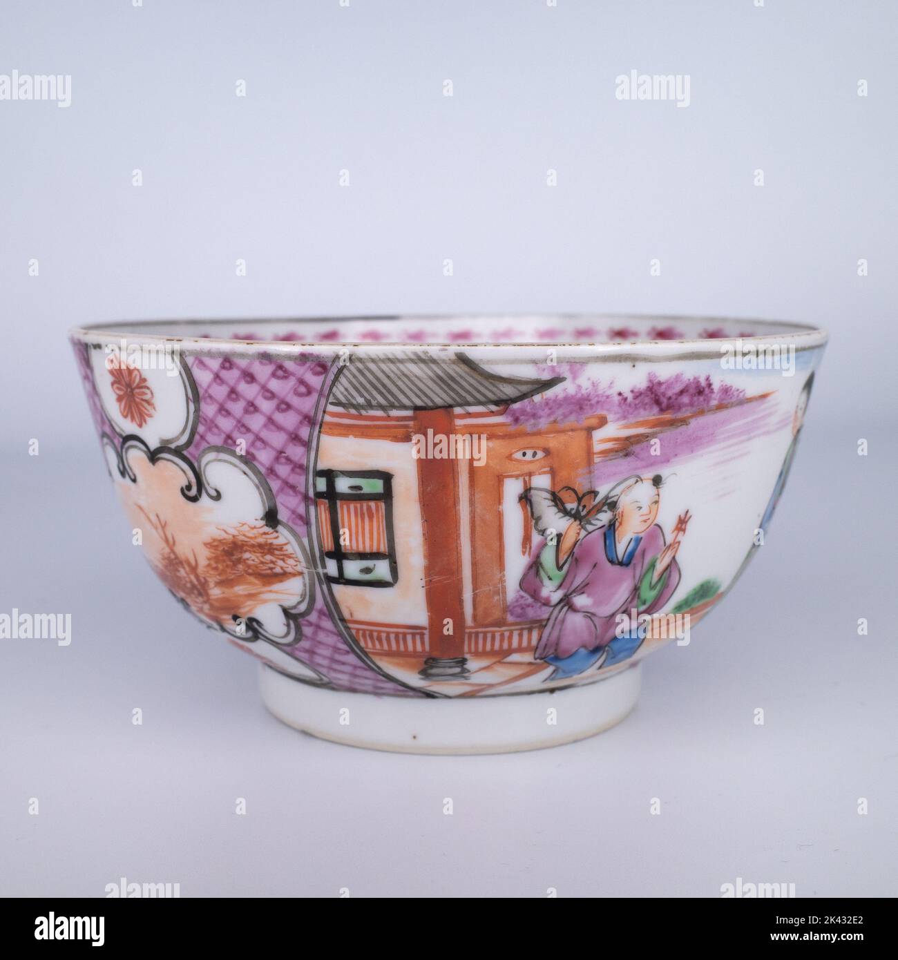 Antique Chinese Qianlong Famille Rose Mandarin Porcelain Bowl. 18th century Stock Photo
