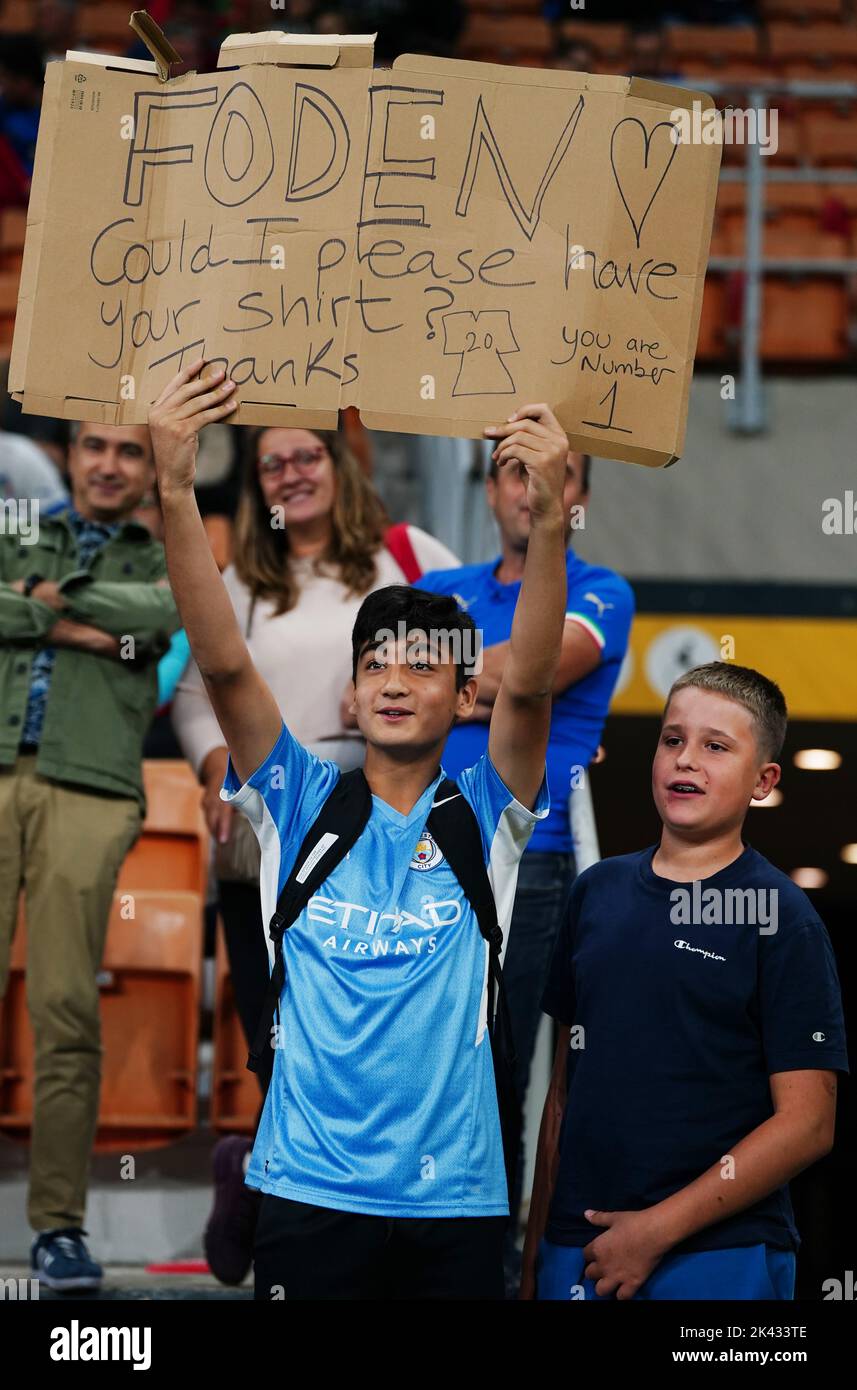 An Italian fan holds banner asking for Phil Foden's shirt before the UEFA Nations League Group C Match at San Siro Stadium, Italy. Picture date: Friday September 23, 2022. Stock Photo