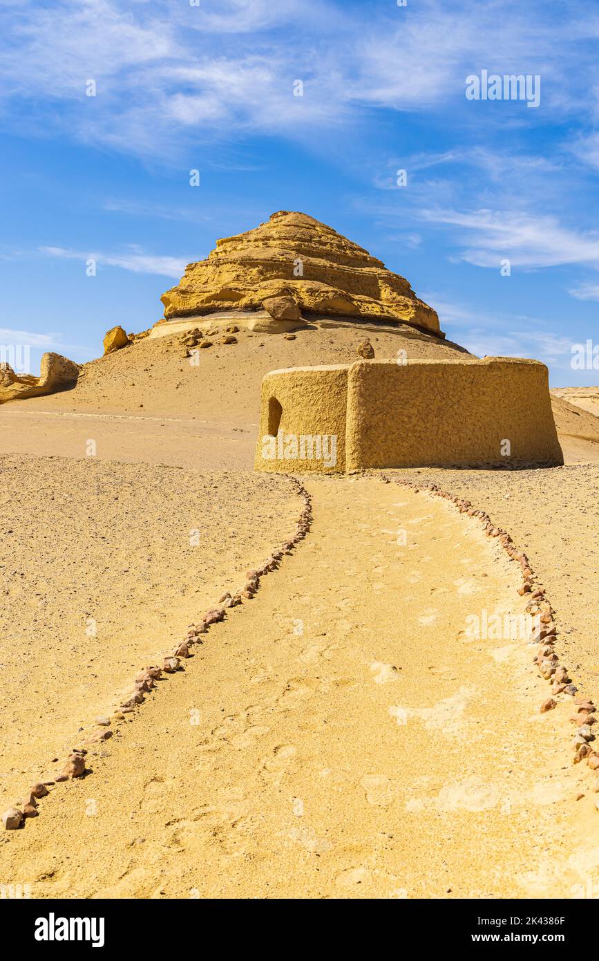 Wadi al Hitan, Faiyum, Egypt. Small building along the interpretive trail at Wadi el-Hitan paleontological site. Stock Photo