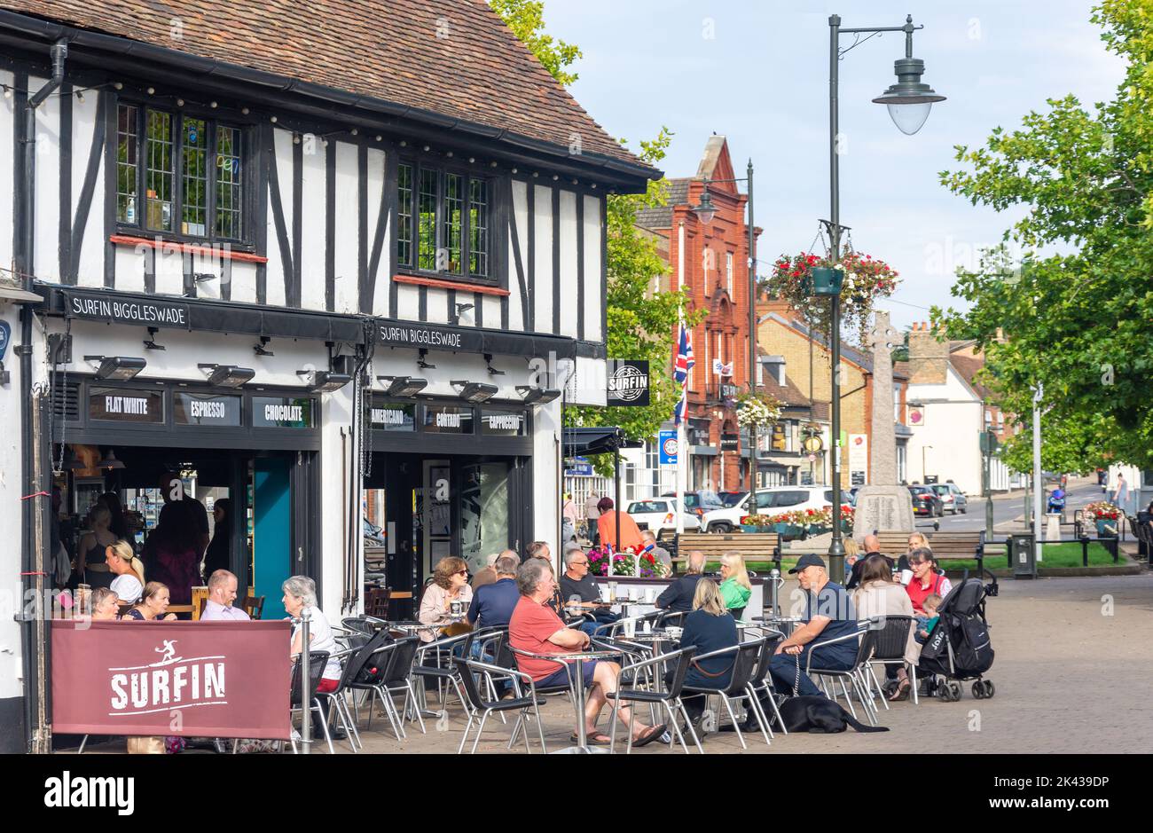 Outdoor tables, Surfin Cafe Market House, Market Place, Biggleswade, Bedfordshire, England, United Kingdom Stock Photo