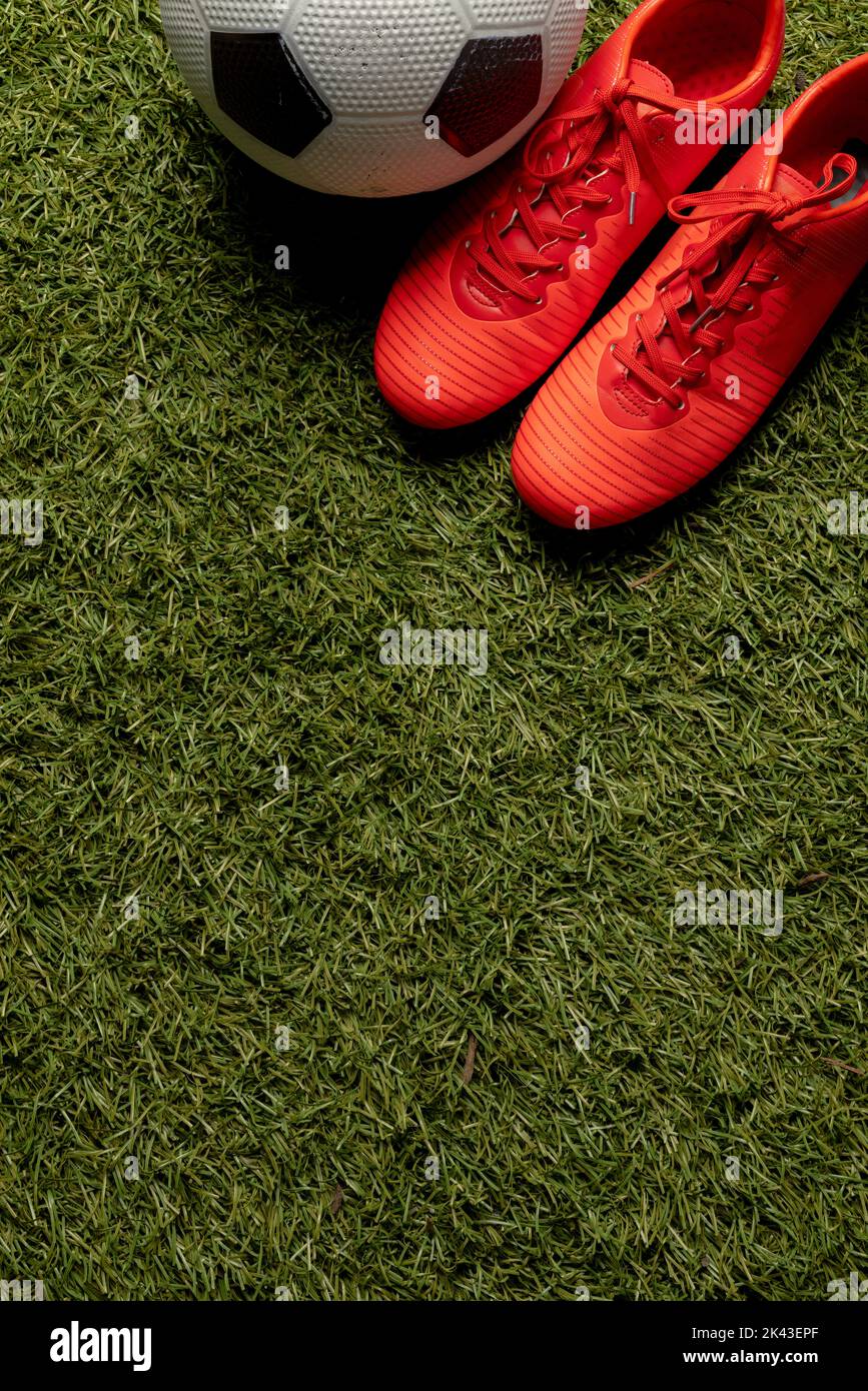 Chaussures d'athlétisme en cuir antique, de football et de football avec  crampons et lacets Photo Stock - Alamy