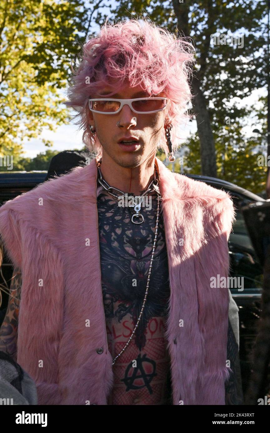 Machine gun kelly show hires stock photography and images Alamy