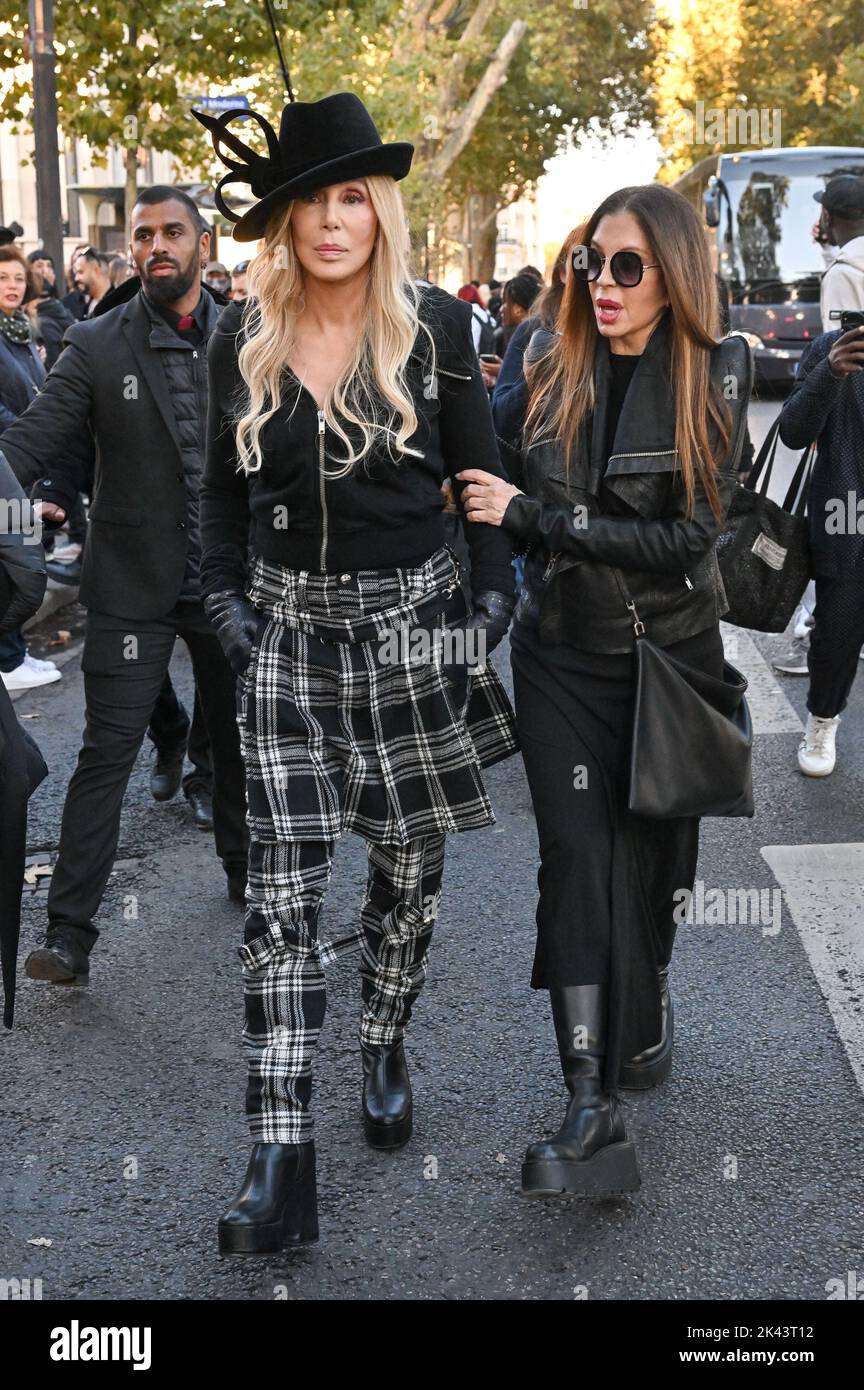 Paris, France, 29/09/2022, Cher attends the Rick Owens show during Paris  Fashion Week in Paris, France on September 29, 2022. Photo by Julien  Reynaud/APS-Medias/ABACAPRESS.COM Credit: Abaca Press/Alamy Live News Stock  Photo -