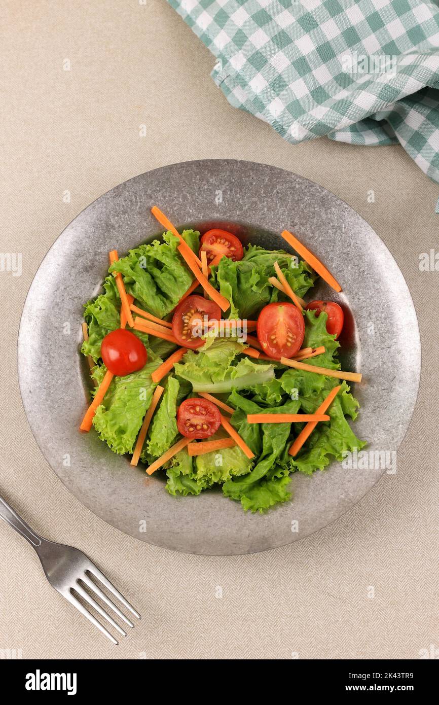 SImpel Vegetable SAlad with TOmato, Carrot, and Lettuce. Top View Stock Photo