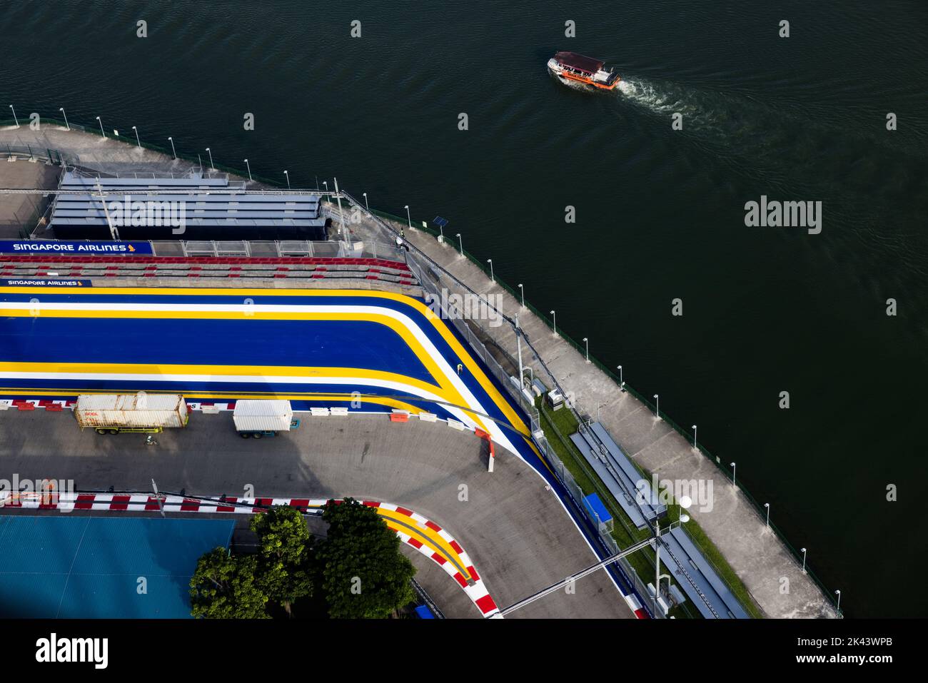Track preparations ahead of the 2022 Singapore F1 Grand Prix at Marina Bay Stock Photo