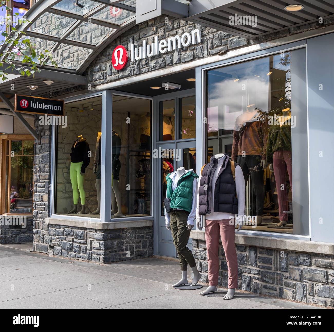 Lululemon store canada hi-res stock photography and images - Alamy