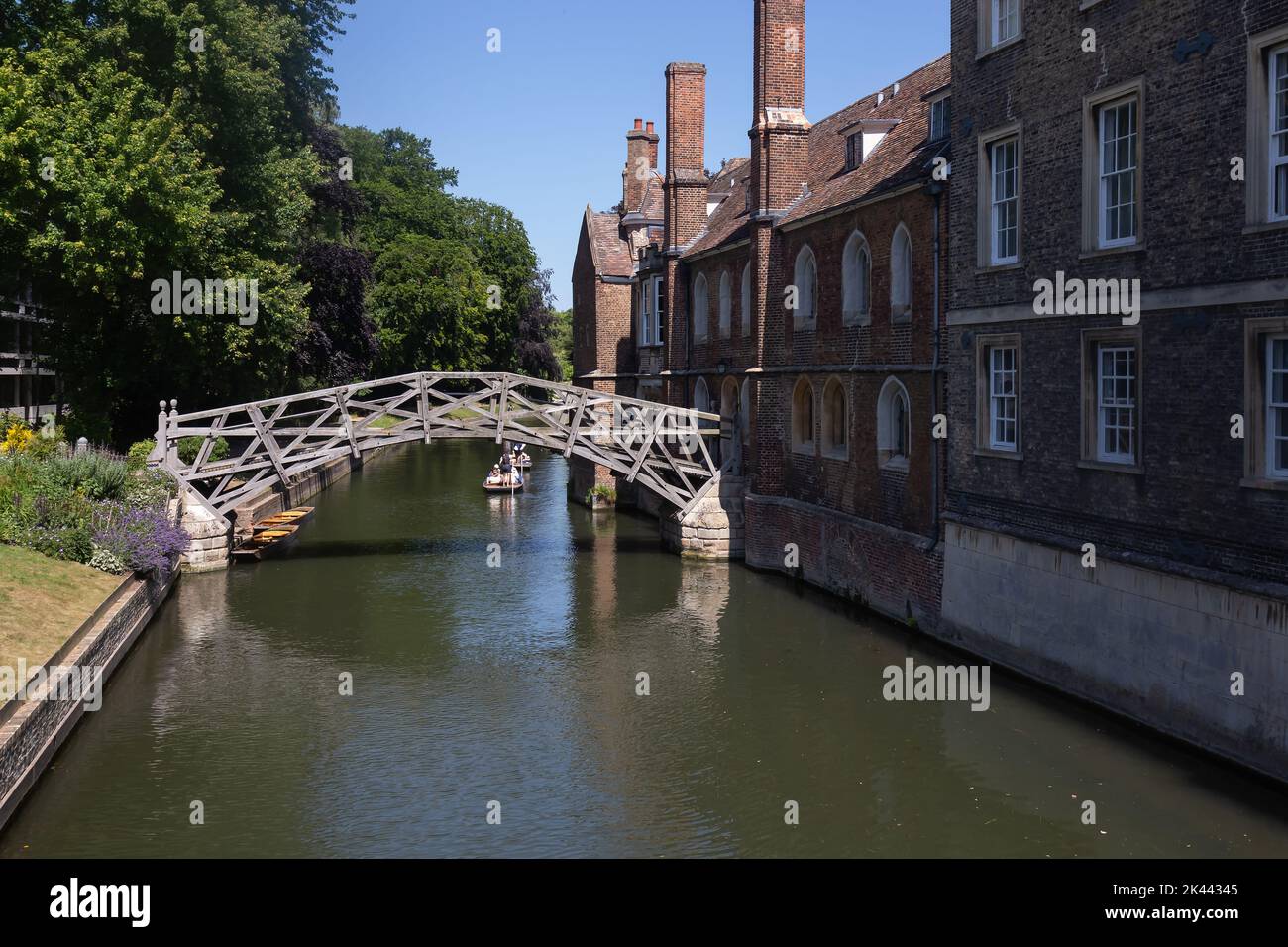 People relax on a punt tour on the River Cam, passing through the mathematical bridge which runs through the heart of Cambridge, UK.22.06.22. Stock Photo