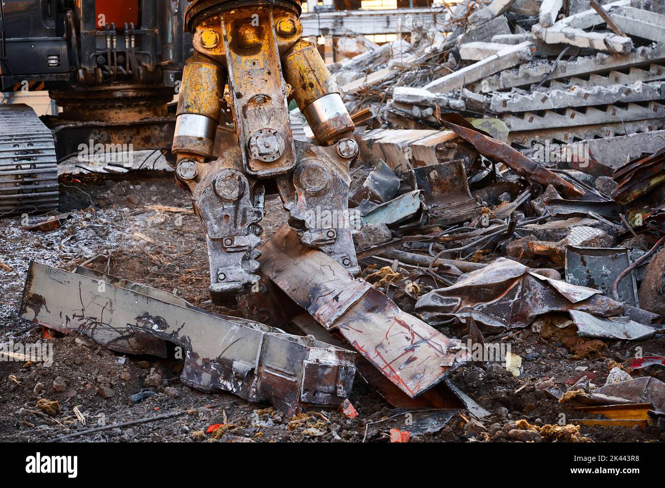 Hydraulic scissors cut steel beam for next recycling Stock Photo Alamy