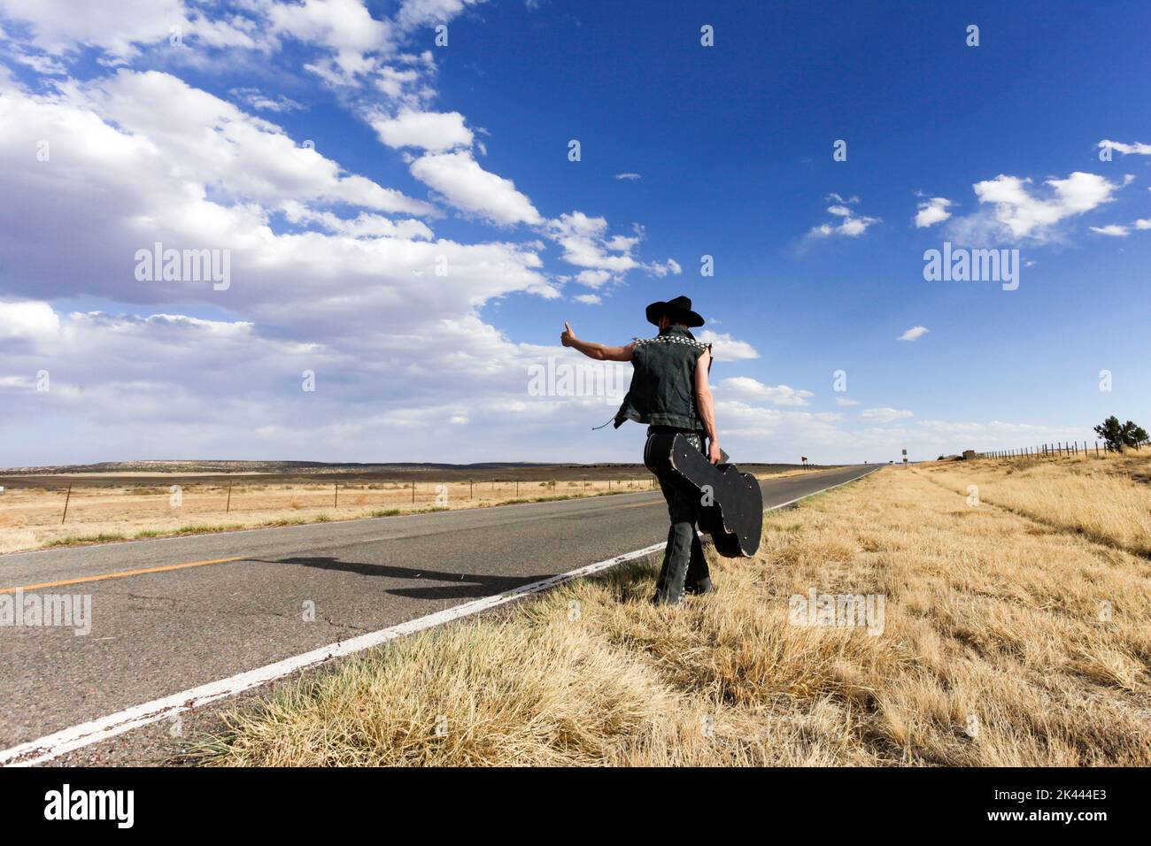 Galiseto, New Mexico, USA.Hitch hiker on desert road Stock Photo